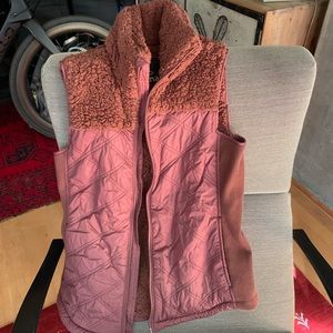 Prana Sherpa vest